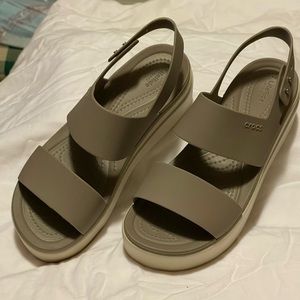 CROCS “Brooklyn” Low Wedge, Mushroom, 7US